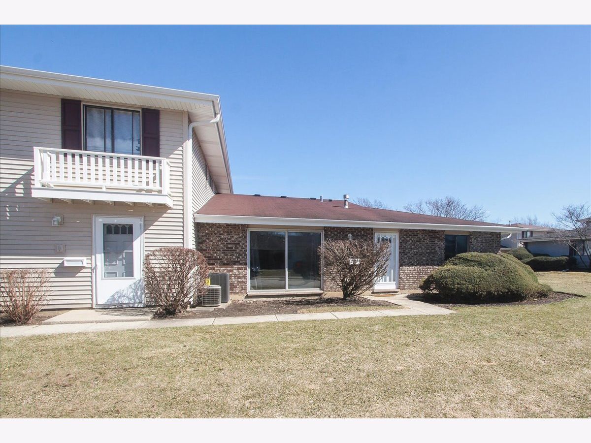 Townhomes & Condos & Homes Sold Weathersfield Commons Schaumburg Illinois, 1321 Forestdale