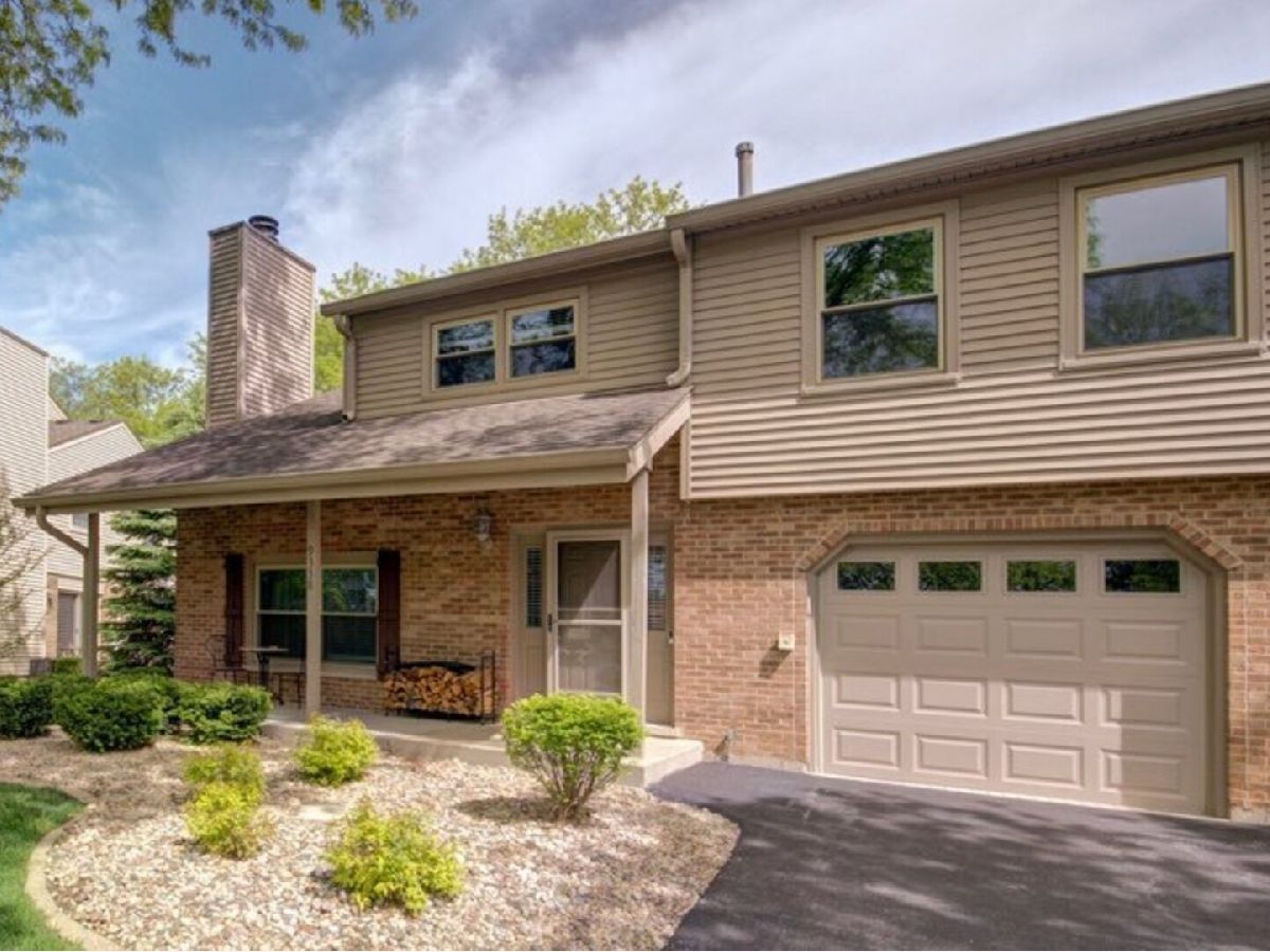 Townhomes & Homes Sold Village Square Orland Park Illinois, 9338 Sunrise
