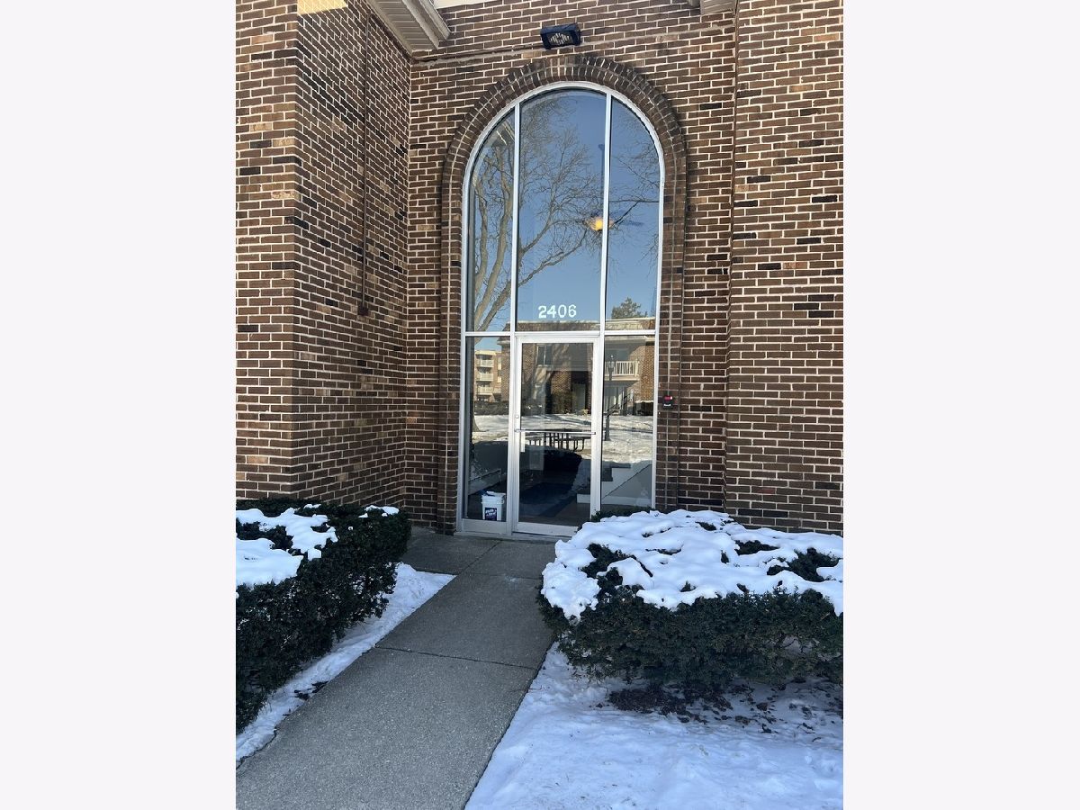 Homes & Condominiums Rented Greenbrier Arlington Heights Illinois, 2406 Kennicott