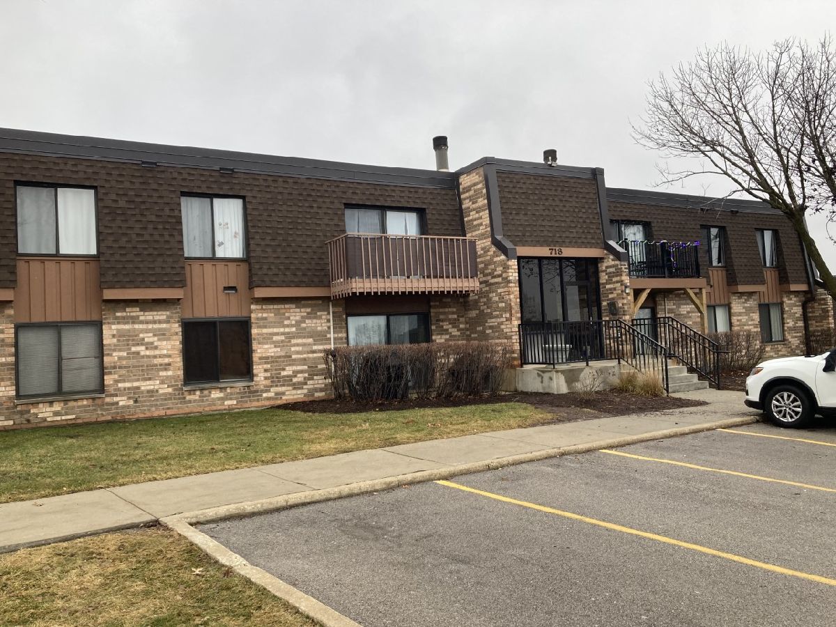 Condominiums Sold Lakewood Schaumburg Illinois, 718 Tipperary