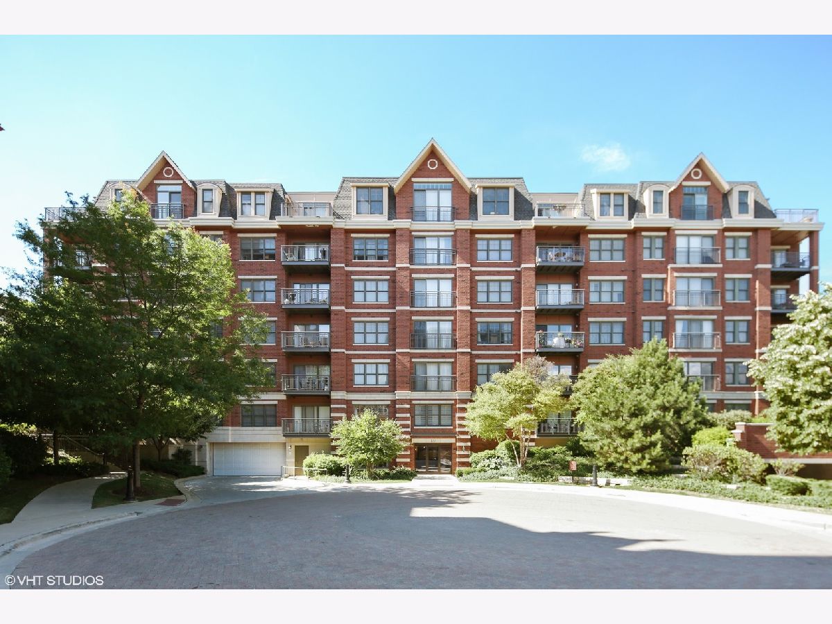 Condos & Townhomes Sold Courthouse Square Wheaton Illinois, 255 Liberty