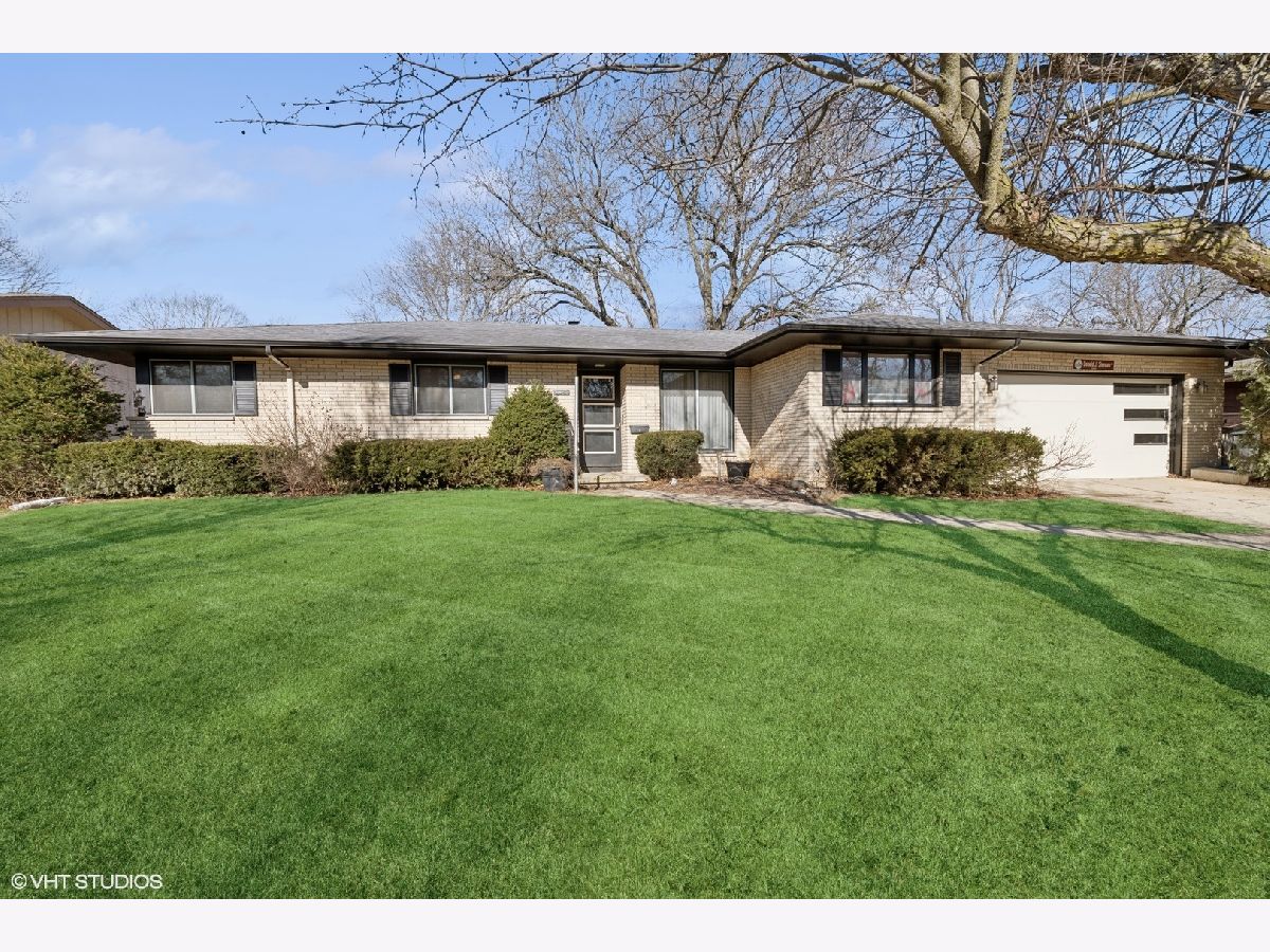Homes & Condos & Townhomes Sold Eagle Heights Elgin Illinois, 712 Scott