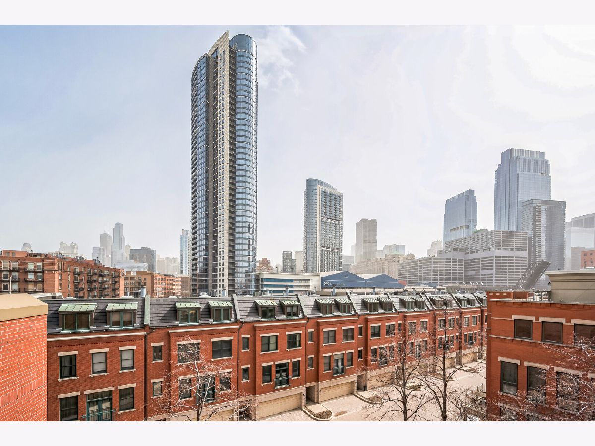 Condominiums Sold Kinzie Park Tower Chicago Illinois, 501 Clinton