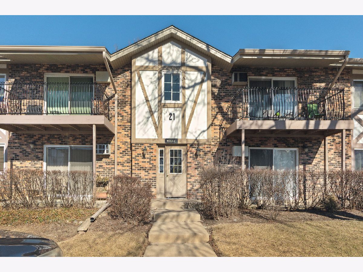 Condos & Townhomes Sold Stratford Green Willowbrook Illinois, 9S125 Lake