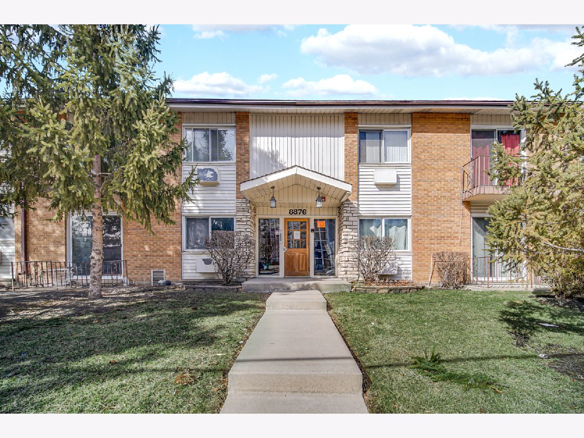 Condominiums Sold Courtland Square Des Plaines Illinois, 8876 Golf