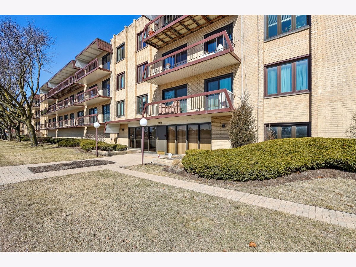 Condominiums Sold Twin Manors Morton Grove Illinois, 7710 Dempster