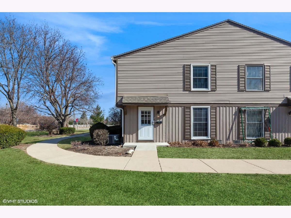 Townhomes & Condos Sold Heritage Lake Estates Wheaton Illinois, 1662 Williamsburg