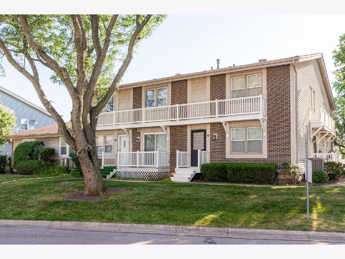 Townhomes & Condos & Homes Rented Westlake Bloomingdale Illinois, 305 Milton