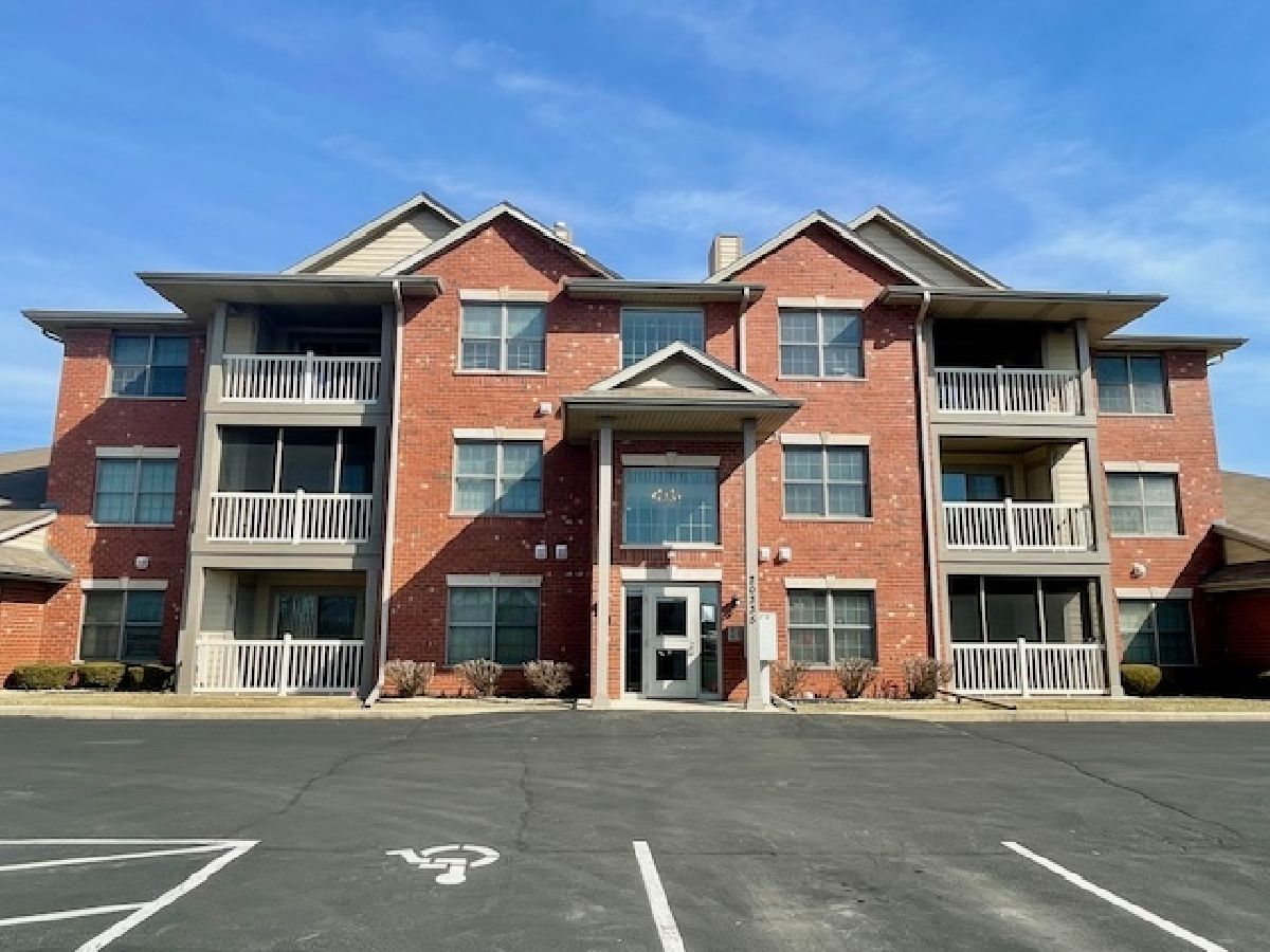 Townhomes & Condos Sold Hawthorne Lakes Frankfort Illinois, 20335 Rainford