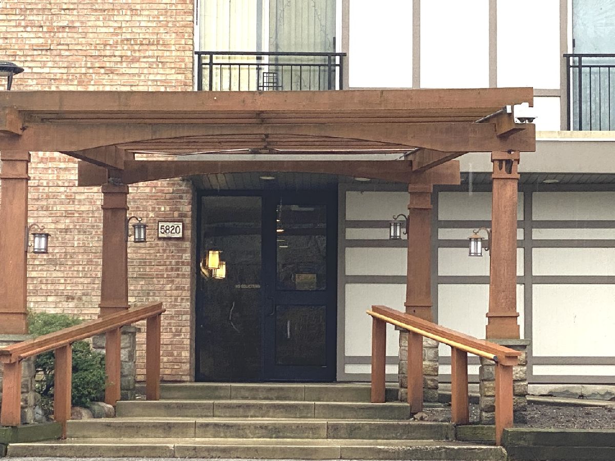 Condos & Townhomes Rented Four Lakes Lisle Illinois, 5820 Oakwood