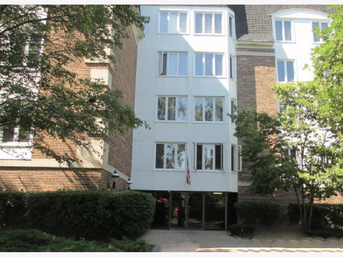 Condominiums Sold Cambridge On The Lake Buffalo Grove Illinois, 225 Lake
