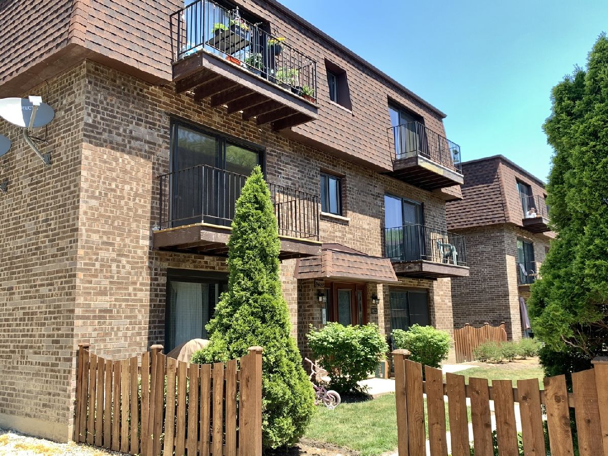 Condominiums Rented La Casa Bianco Des Plaines Illinois, 9622 Bianco