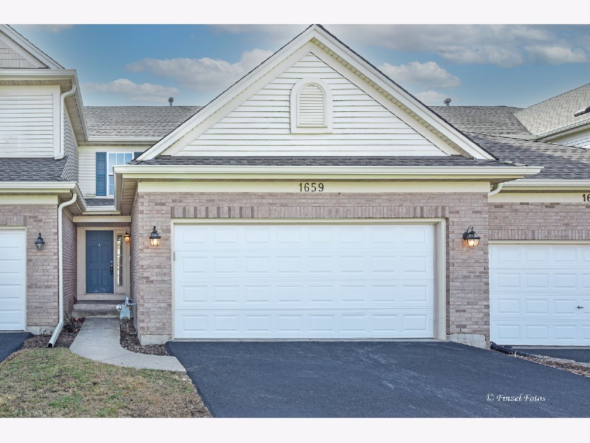 Townhomes Sold Park Place Crystal Lake Illinois, 1659 Yellowstone