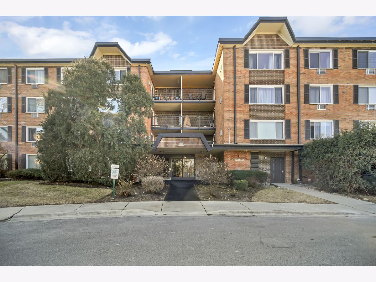 Condominiums Sold Mallard Cove Arlington Heights Illinois, 1217 Old Wilke