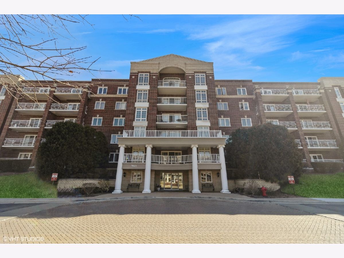 Condominiums Sold Renaissance Niles Illinois, 7041 Touhy