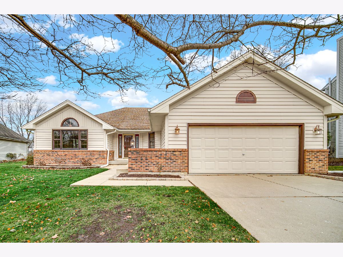 Homes & Condos & Townhomes Rented Lakewood Aurora Illinois, 2420 Harbor