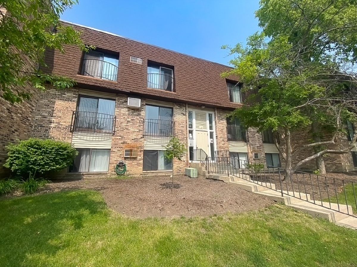 Condominiums Rented Watersedge Glendale Heights Illinois, 182 Waters Edge