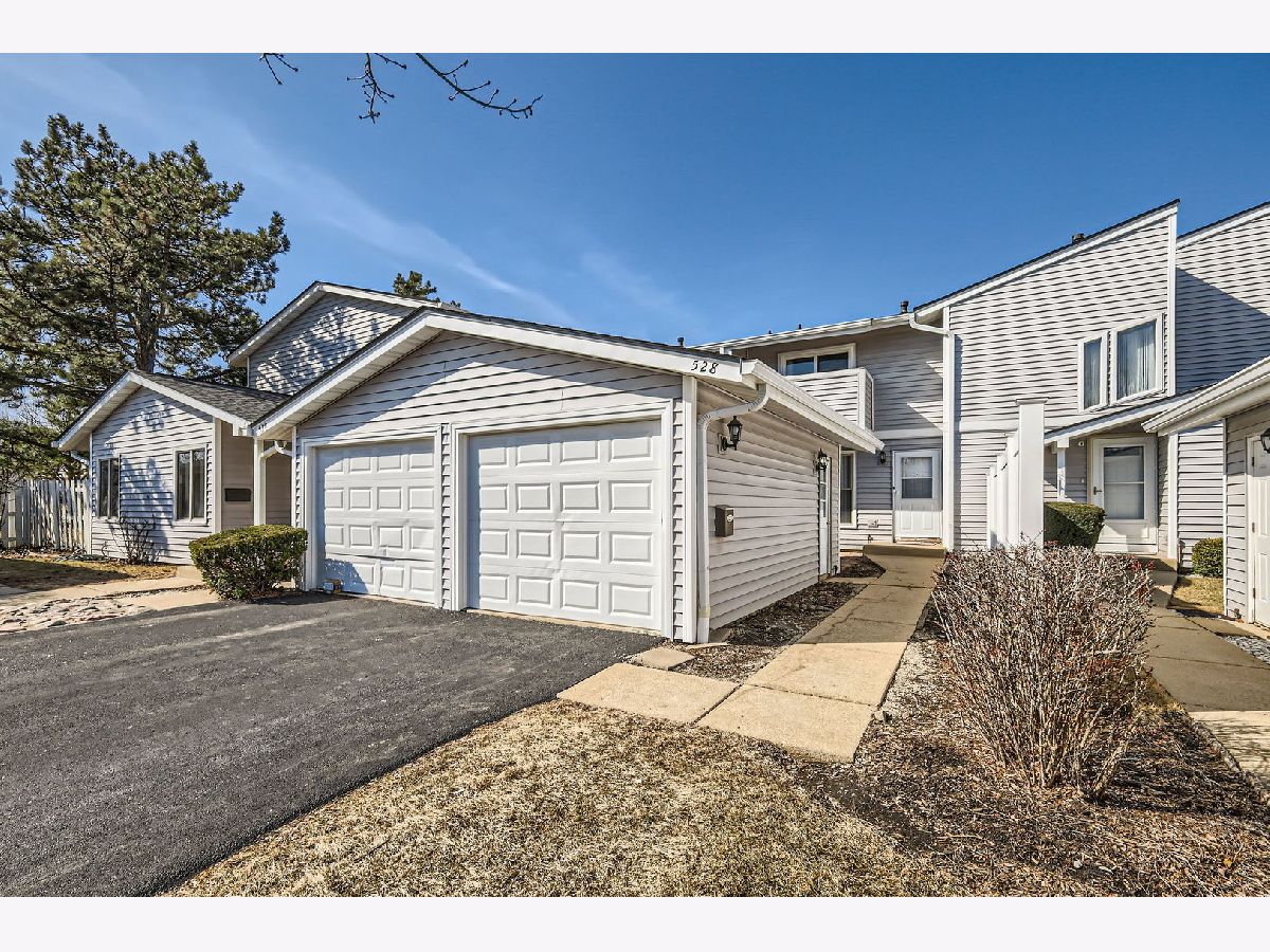 Townhomes Sold Carlisle Cove Schaumburg Illinois, 528 Queens