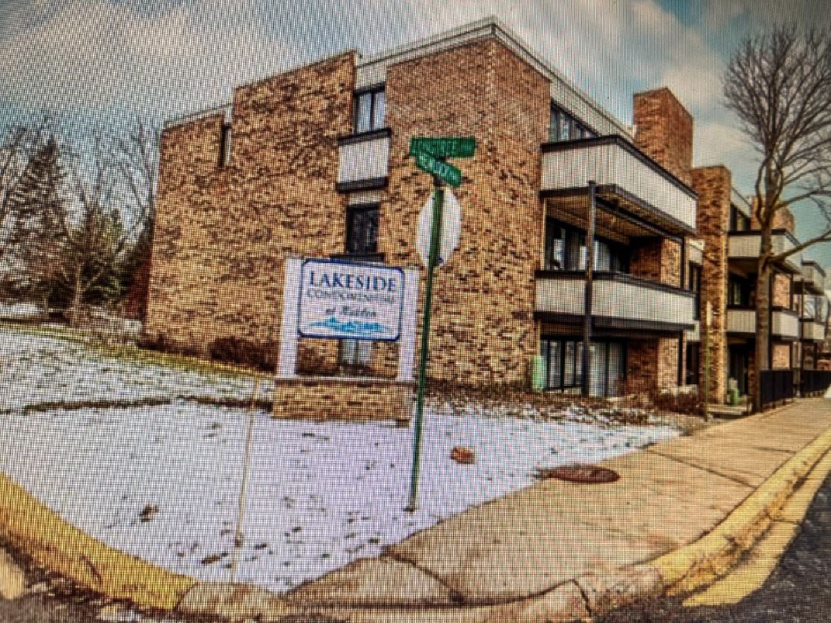 Condominiums Rented Lakeside At Walden Schaumburg Illinois, 1806 Hemlock
