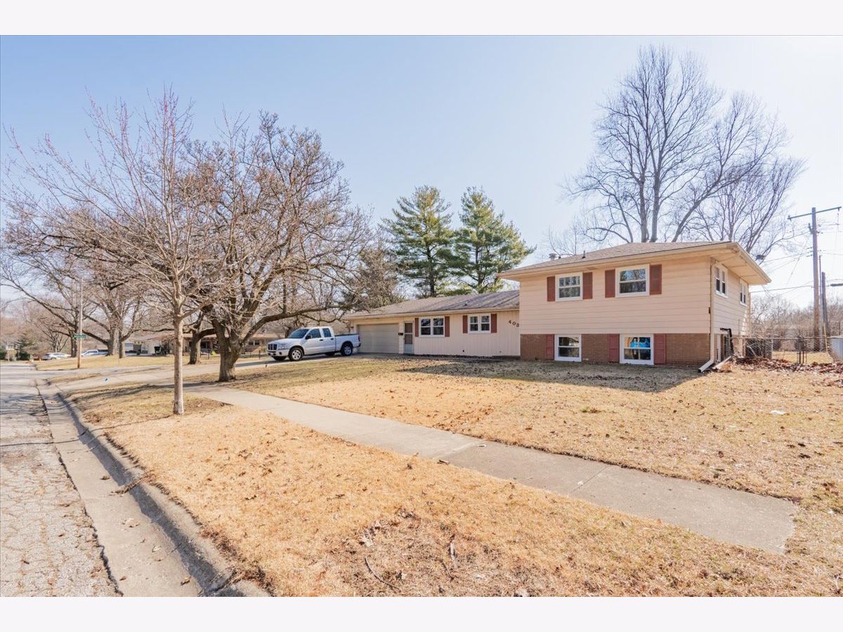 Homes & Condos & Townhomes Sold Fairway Knolls Bloomington Illinois, 403 Radliff