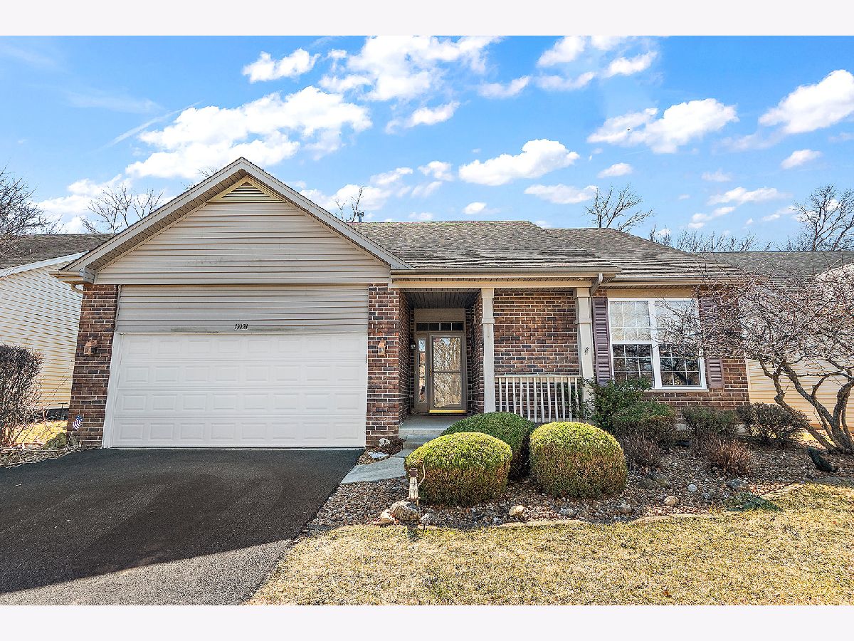 Homes & Townhomes & Condos Sold Lago Vista Lockport Illinois, 17121 Burton