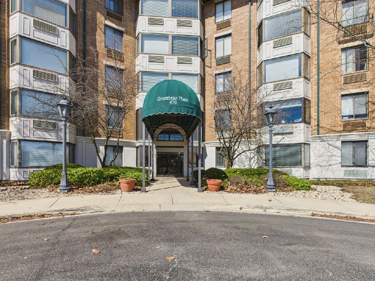 Condominiums Rented Greenbriar Place Glen Ellyn Illinois, 470 Fawell