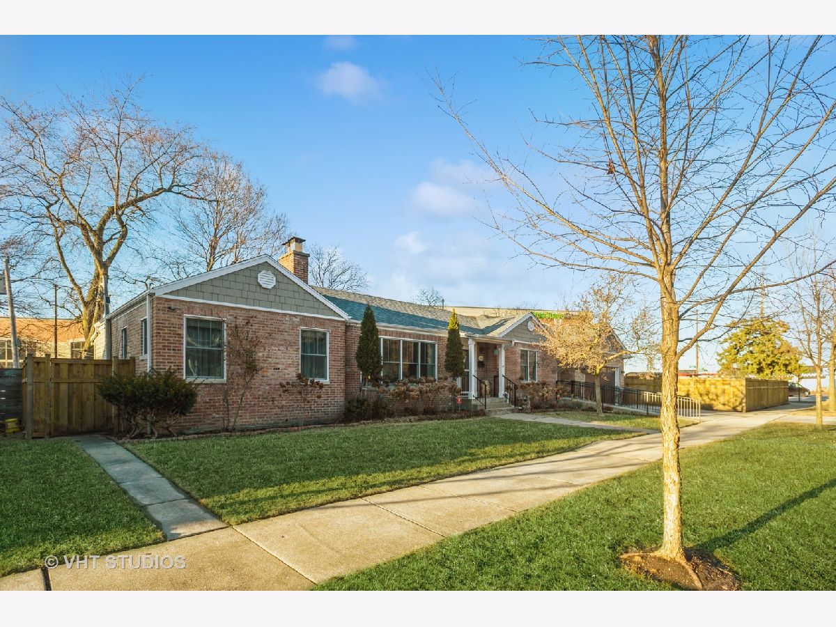 Homes & Condominiums Sold Edgebrook Chicago Illinois, 7196 Mankato