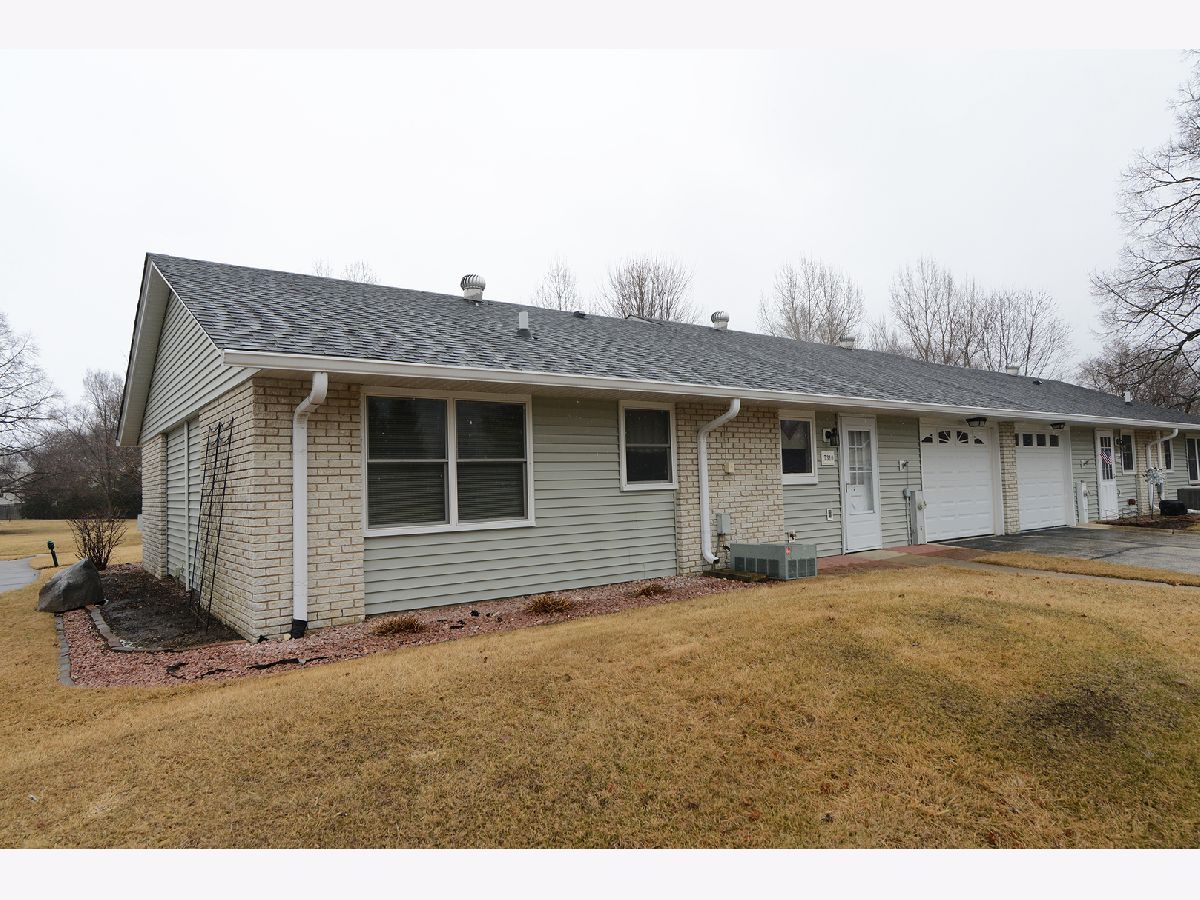 Townhomes & Condos Sold Leisure Village Fox Lake Illinois, 7310 Chevy Chase