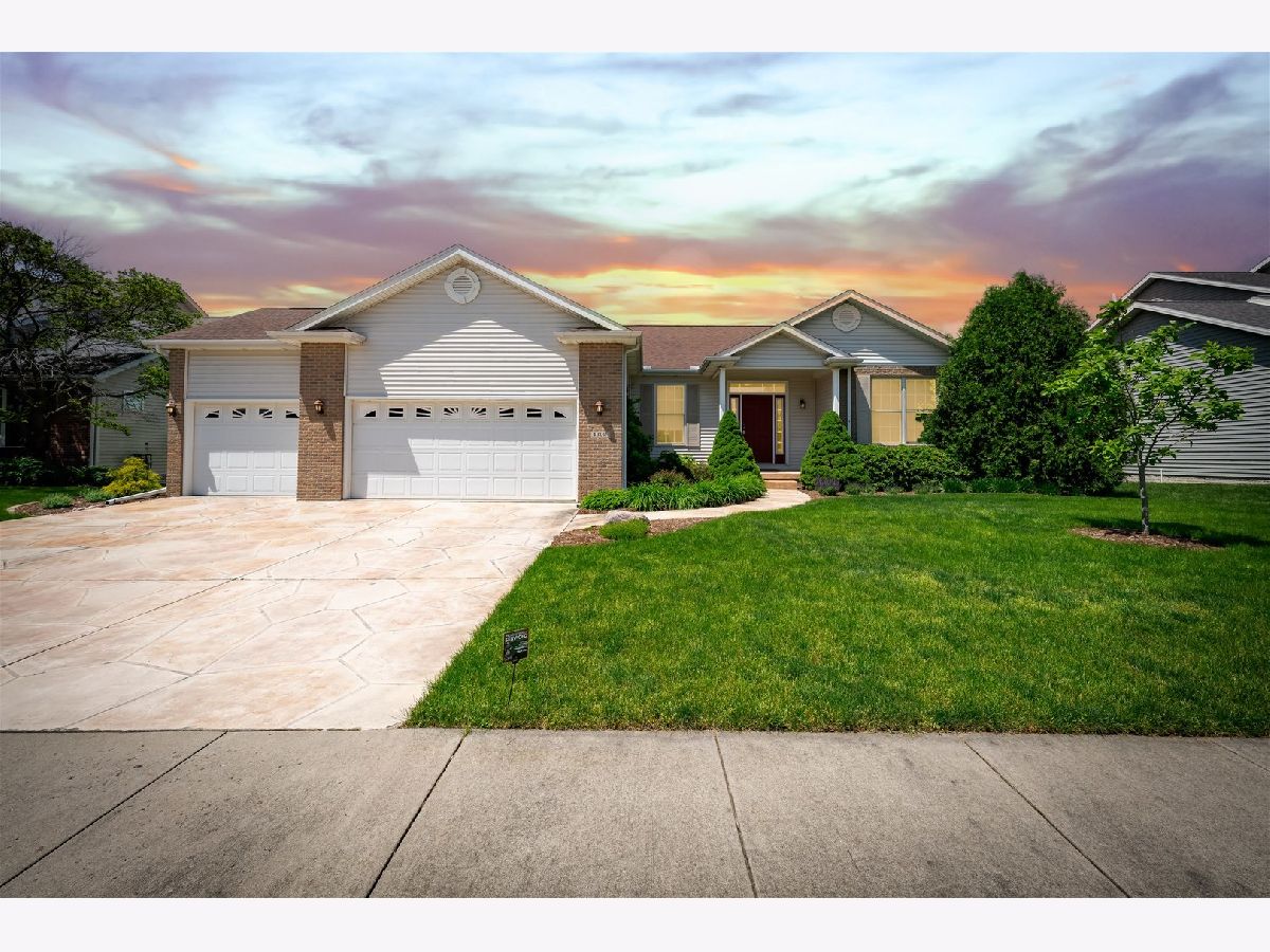 Homes & Condos & Townhomes Sold Sapphire Lake Bloomington Illinois, 1302 Janet