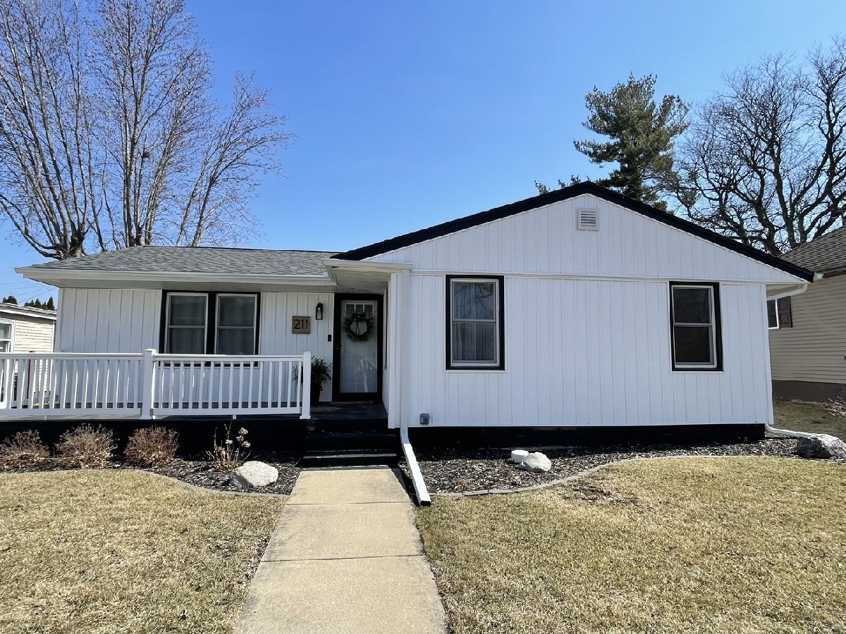  Sold Ladd Illinois, 211 Hennepin