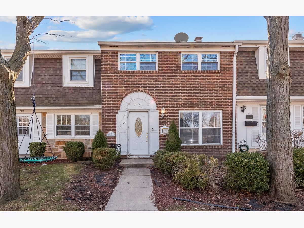  Sold Schaumburg Illinois, 810 Bishop