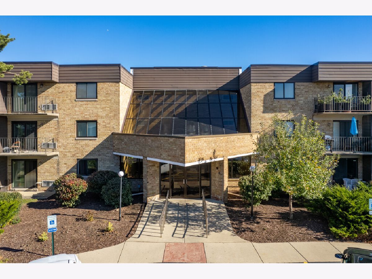 Condominiums Sold Saratoga Rolling Meadows Illinois, 5450 Astor