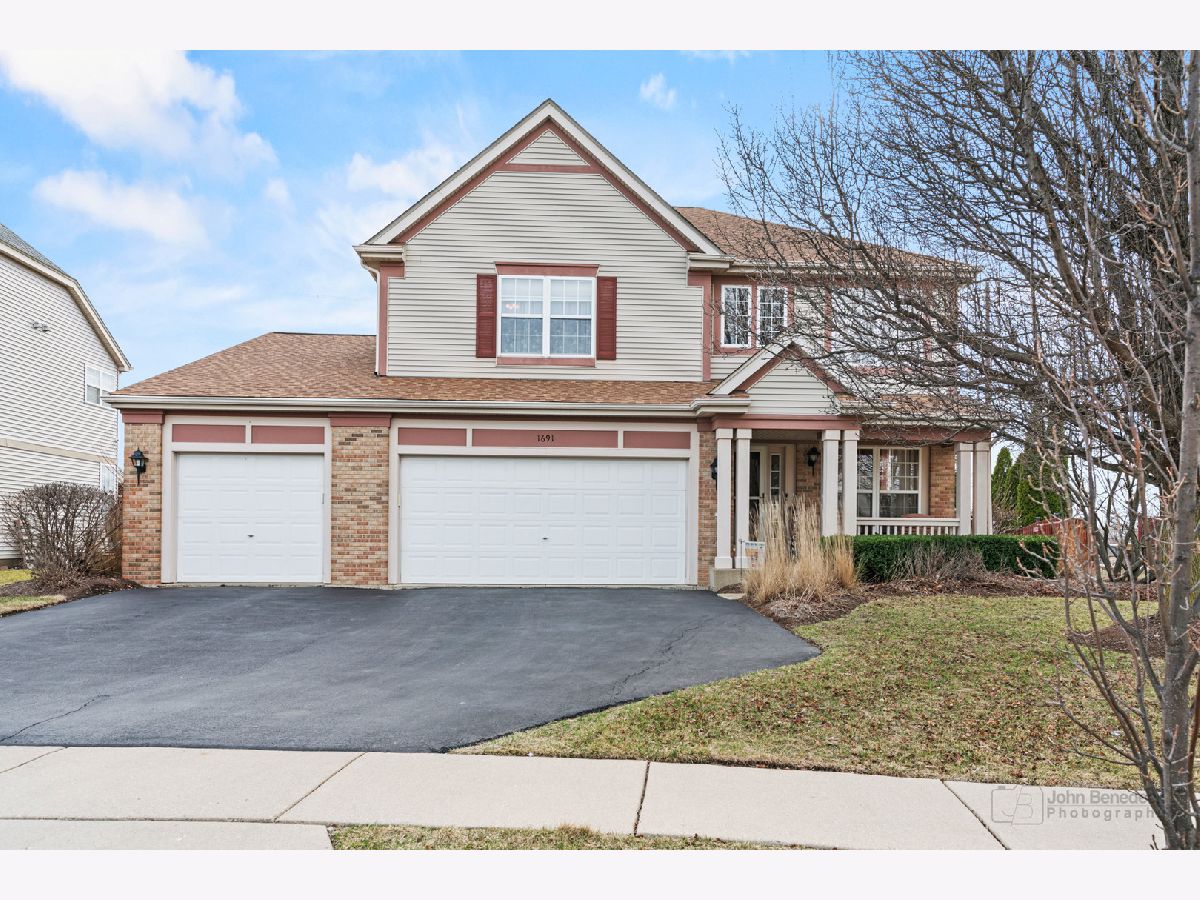 Homes & Townhomes & Condos Sold Mulberry Grove Elgin Illinois, 1691 Montclair