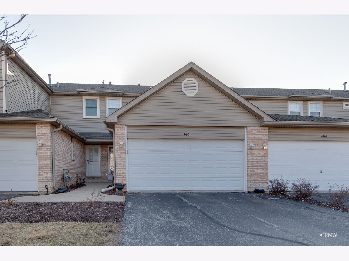 Townhomes & Homes Sold Cimarron Addison Illinois, 692 Western