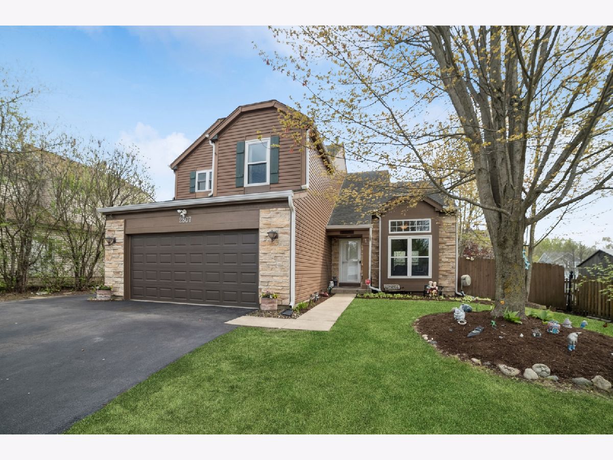 Townhomes & Condos & Homes Sold Gleneagle Farms Carpentersville Illinois, 2807 Forestview