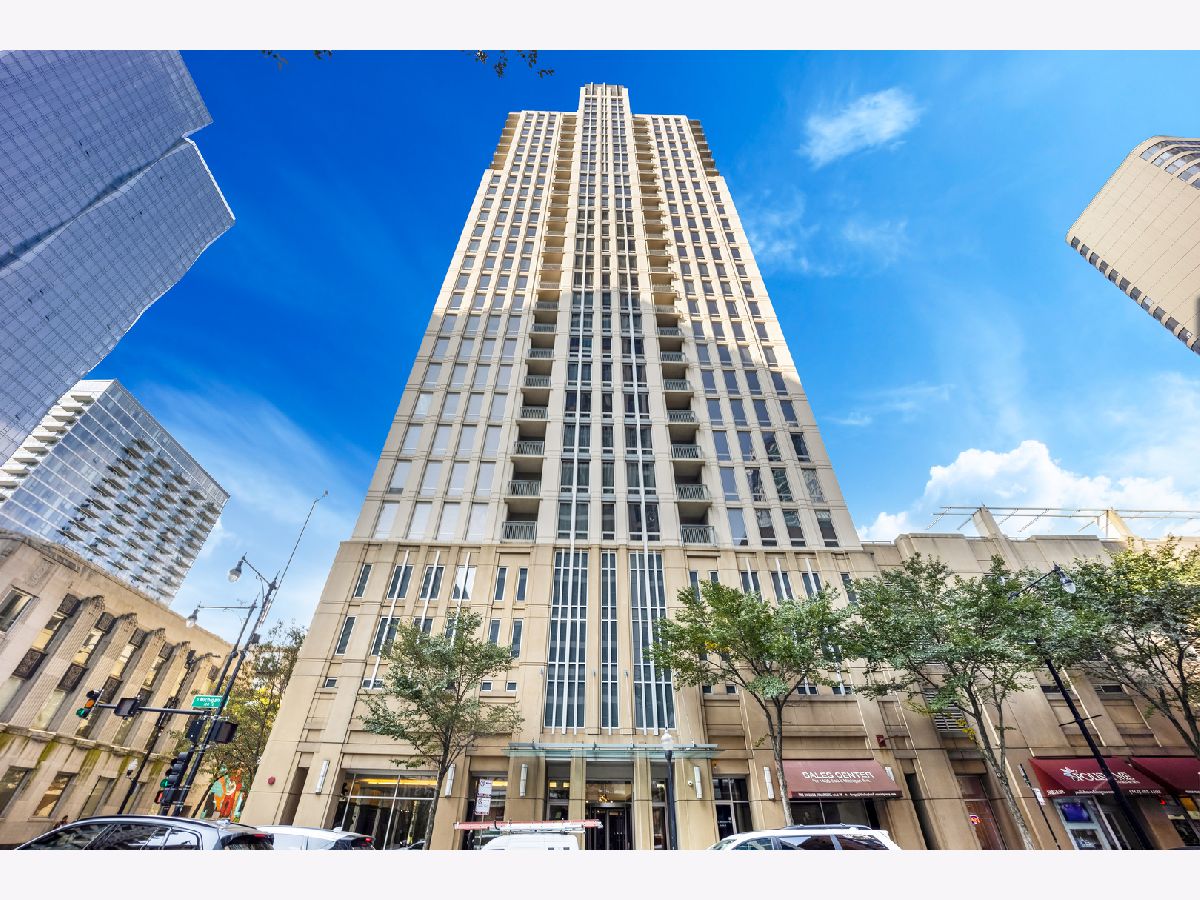 Condominiums Rented Michigan Avenue Towers Chicago Illinois, 1250 Michigan