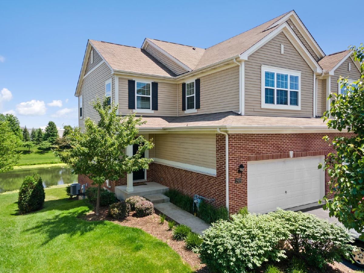 Townhomes Sold Savannah Crossing Aurora Illinois, 2919 Church