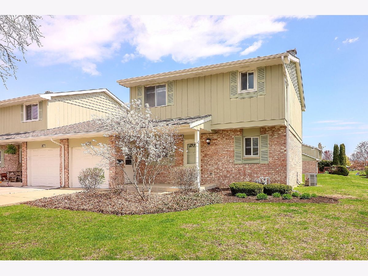 Condos & Townhomes & Homes Sold Briarcliffe Knolls Wheaton Illinois, 875 Queenswood