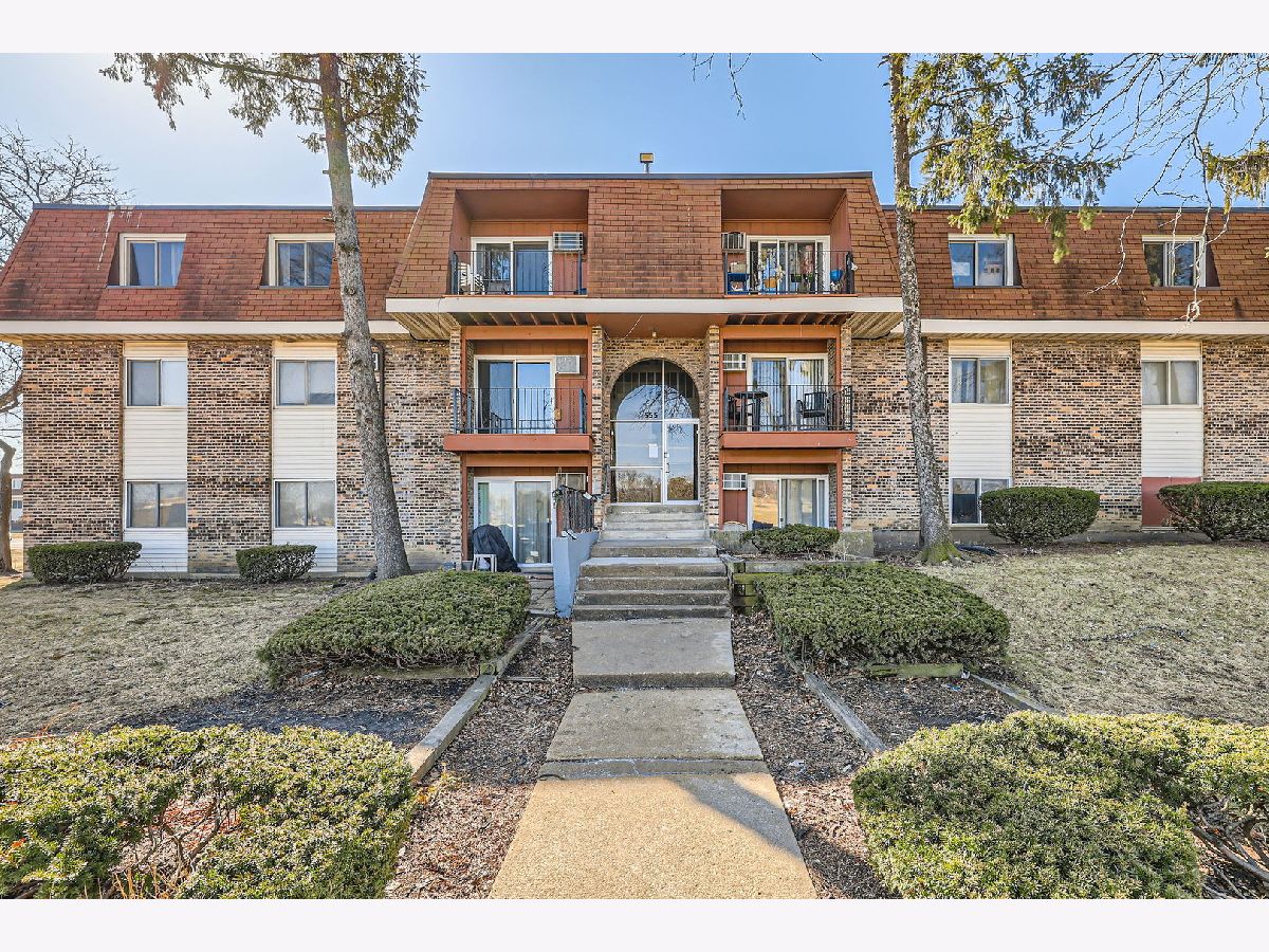 Condominiums Sold Steeple Hill Hoffman Estates Illinois, 555 Heritage