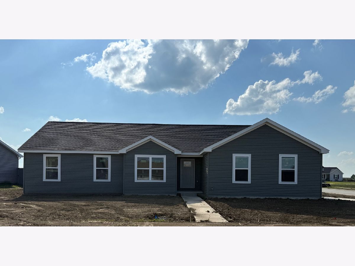  For Sale Fisher Illinois, 601 Jerin Drive