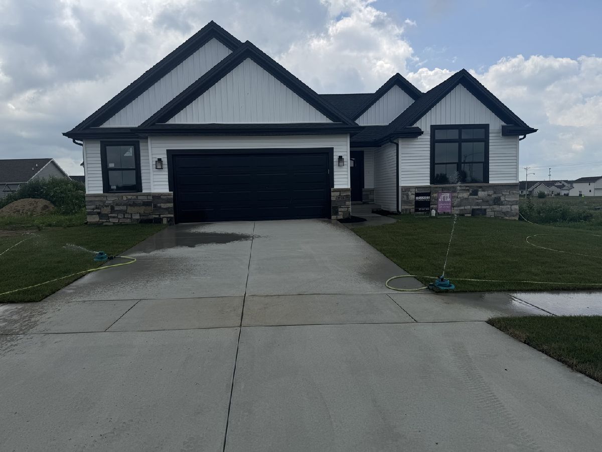 Homes & Condos & Townhomes For Sale Greystone Field Normal Illinois, 1725 Bluestone Drive