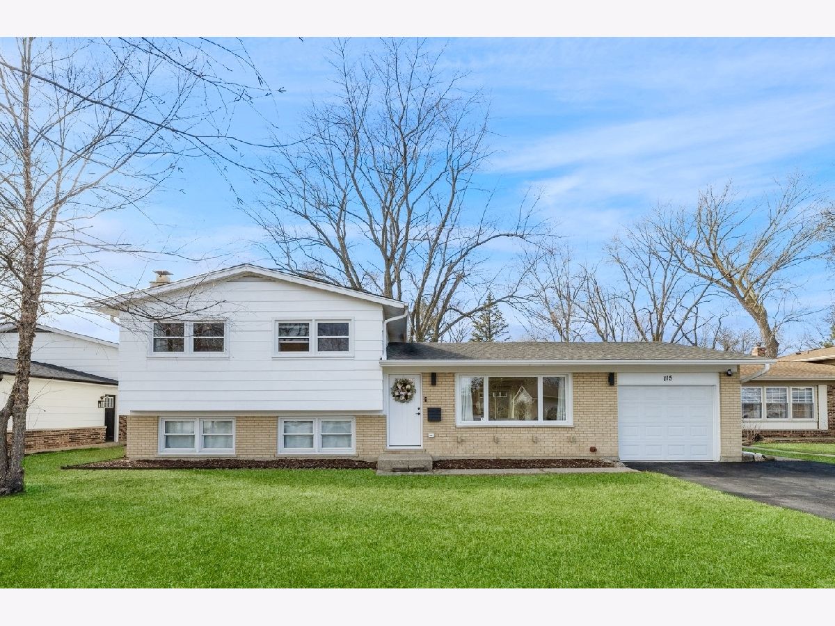 Homes Rented Berkley Square Arlington Heights Illinois, 115 Berkley