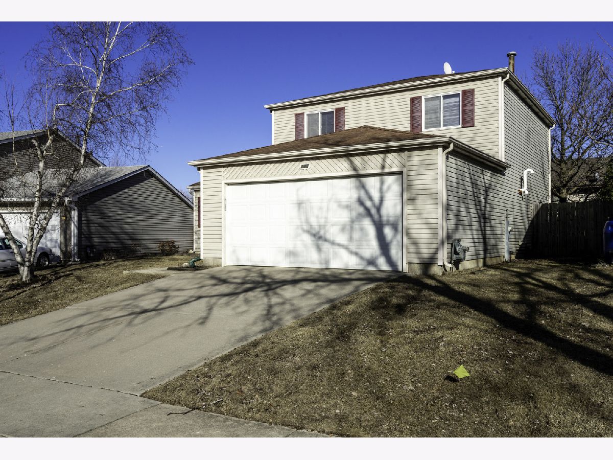 Homes & Condos & Townhomes Rented Bristol Hills Streamwood Illinois, 140 Lasalle