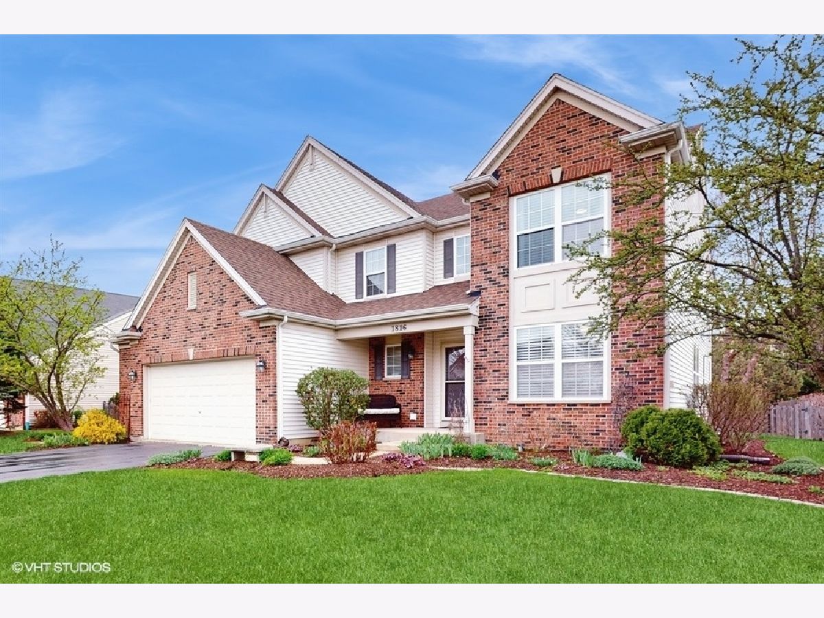 Homes & Townhomes Sold Orchard Hills Wauconda Illinois, 1816 Apple Valley