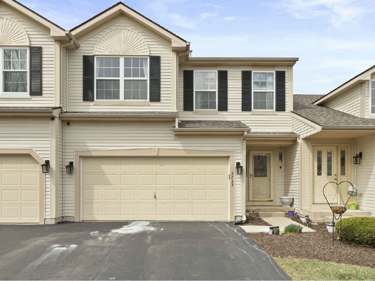 Townhomes & Condos Sold Wineberry Dekalb Illinois, 3233 Wineberry