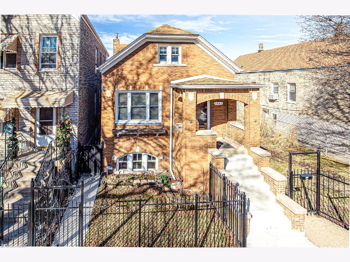 Townhomes & Condos & Homes Sold Mckinley Gardens Chicago Illinois, 3642 Honore