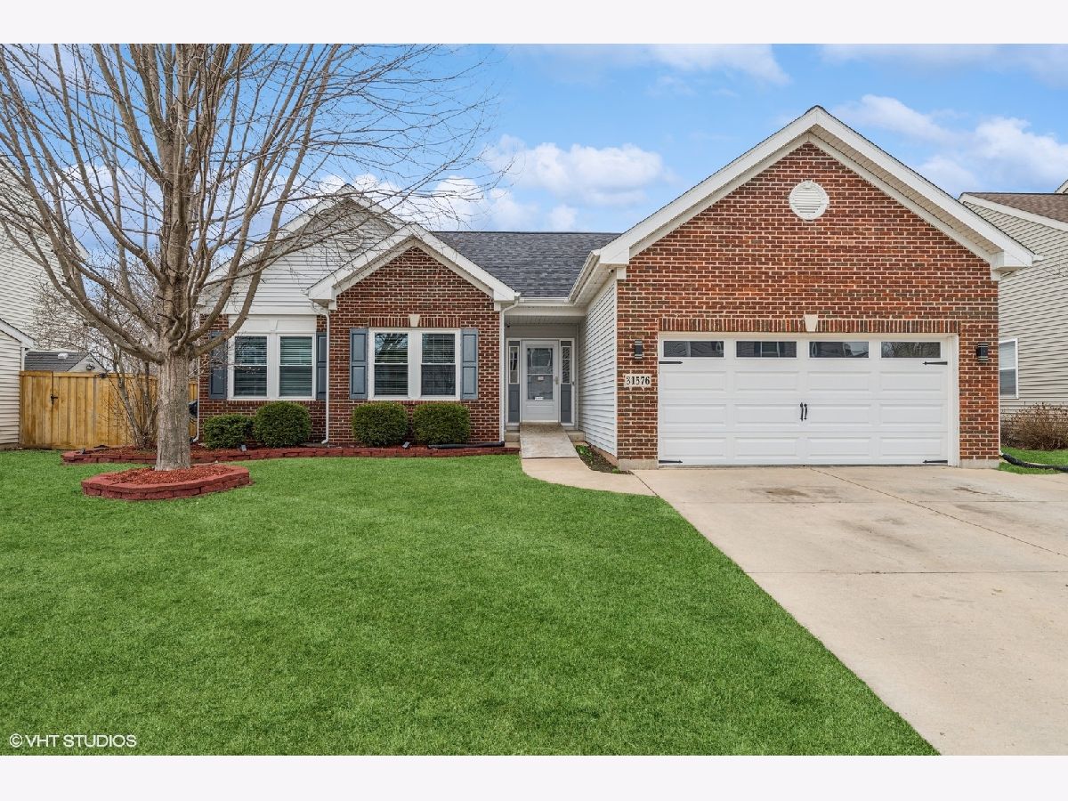Townhomes & Condos & Homes Sold The Pines Of Lakemoor Lakemoor Illinois, 31576 Borre