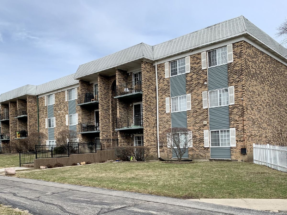 Condominiums Sold Arlington Glen Arlington Heights Illinois, 1621 Windsor