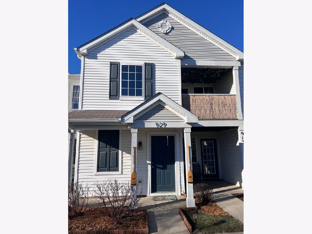 Townhomes & Condos Rented Silverstone Lake Carpentersville Illinois, 929 Silverstone