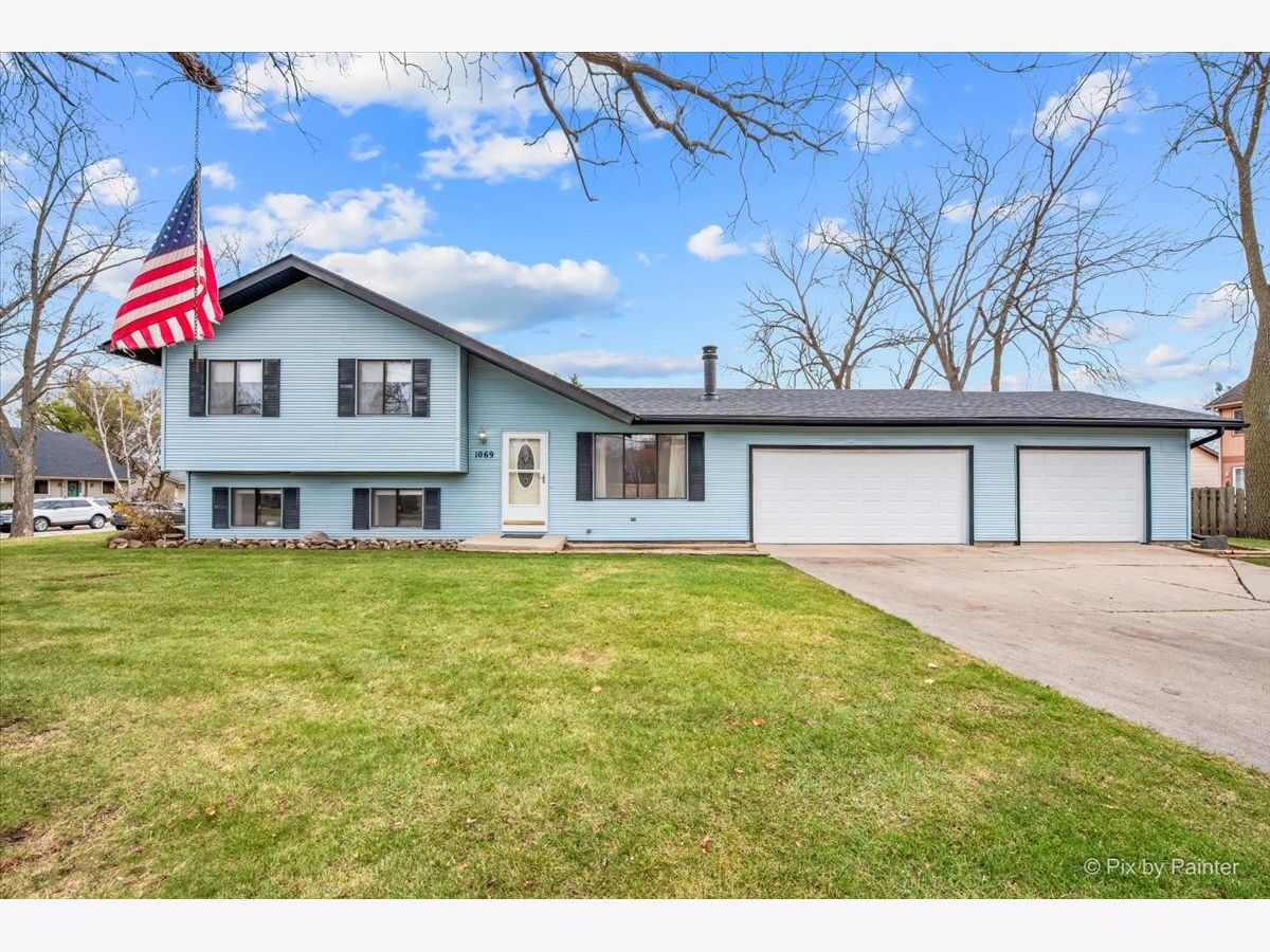 Homes & Townhomes & Condos Sold Four Colonies Crystal Lake Illinois, 1069 Golf Course